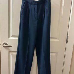 Aritzia Wilfred - Blue Effortless Pant - size 6 - worn but in perfect condition